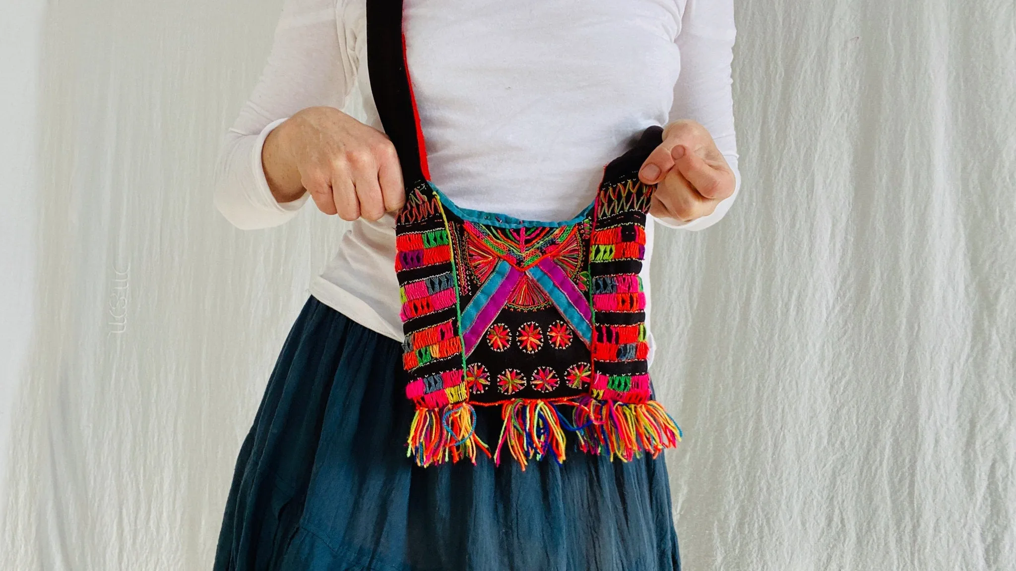 Vintage Hmong Embroidered Handbag. 0183